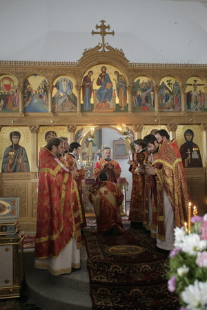 32-Еп. Борисовский Вениамин совершает среднюю Литургию